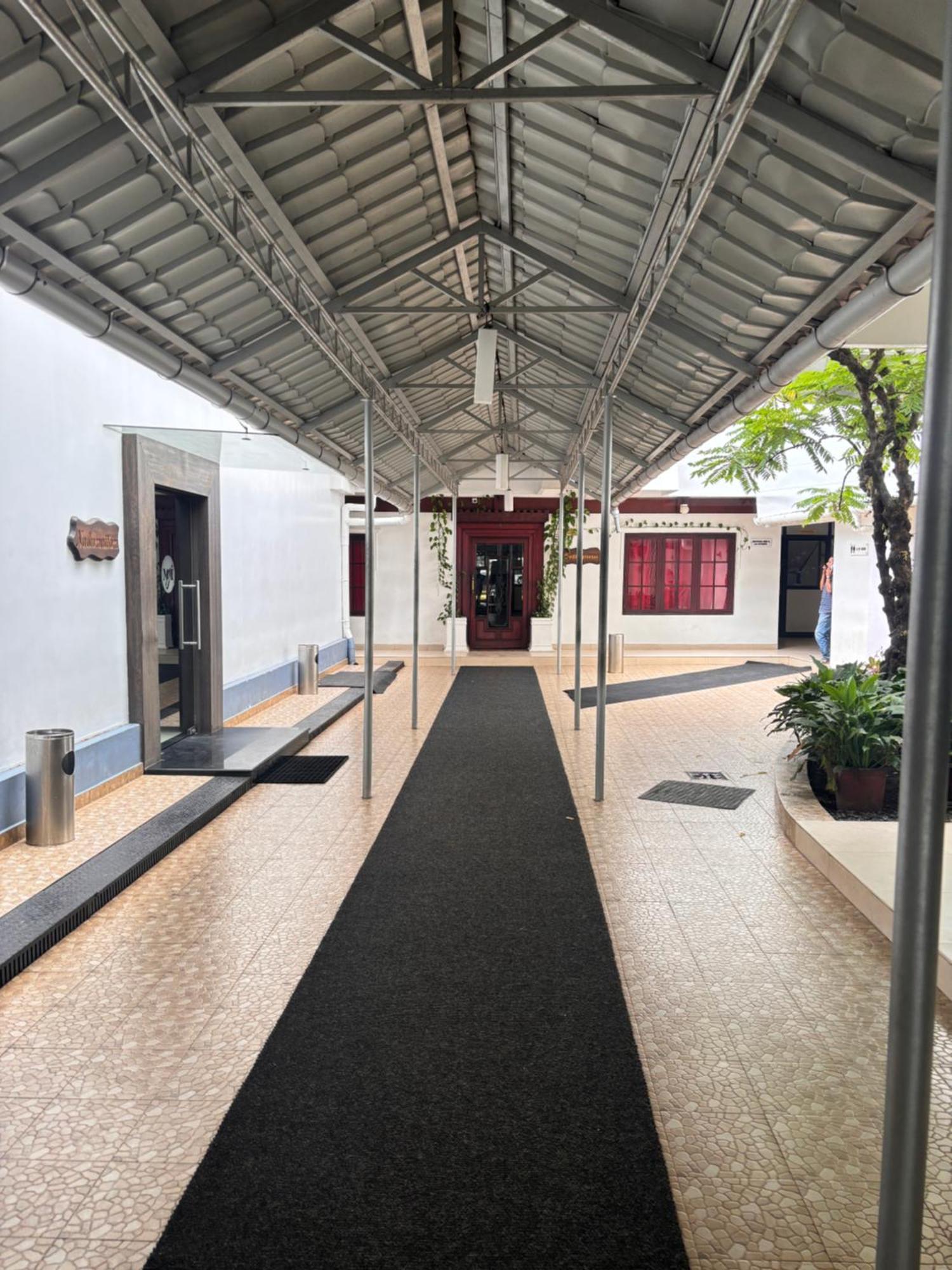 Maharani Hotel Kozhikode Exterior foto