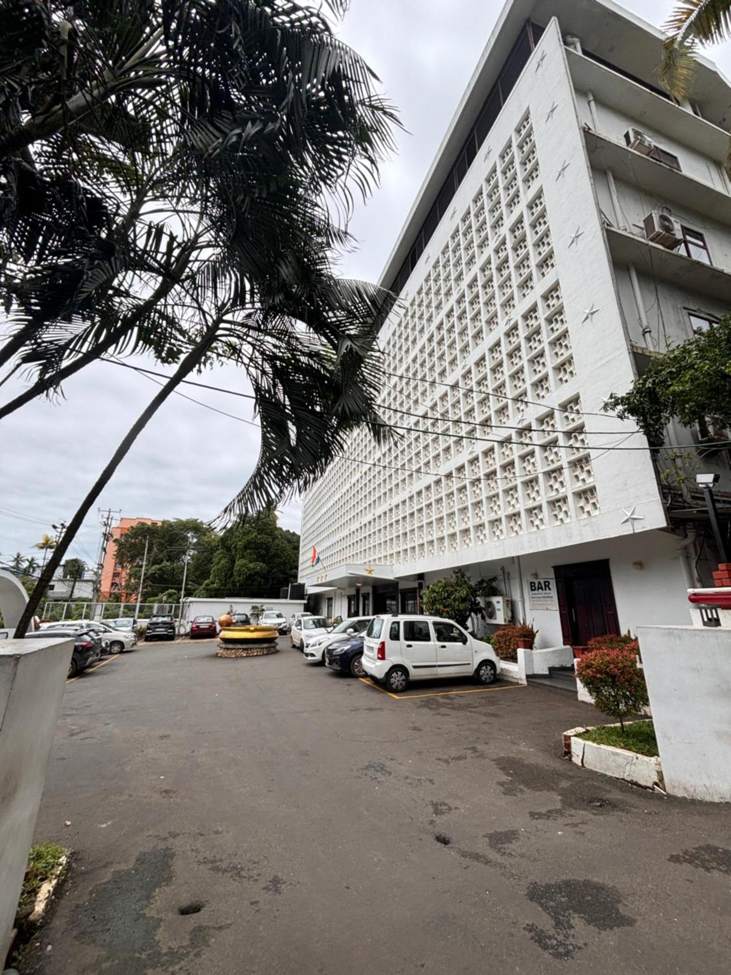 Maharani Hotel Kozhikode Exterior foto